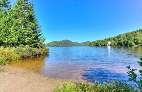 Lac Superieur Village Apartment | Tranquil Retreat with Spa, Pool Table & Lake Access