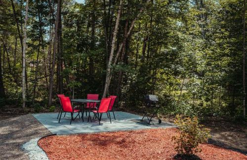 Amherst Ski Chalet | Experience Starry Tremblant: Spa & Lake View Getaway