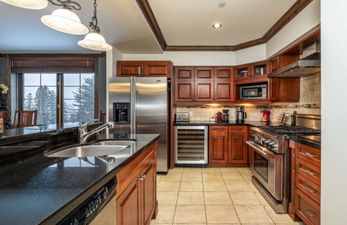 Mont-Tremblant Pedestrian Village Apartment | Dream Location at BONDURANT95-10 with Great Amenities