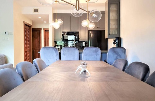 Versant Soleil Apartment | Discover ÉTOILE 1520-3: Renovated 2 Bdr with Ocean View