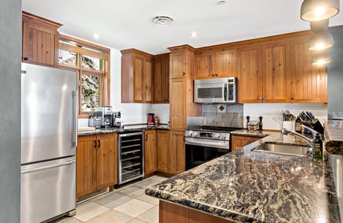 Mont-Tremblant Apartment | Private Hot Tub & Huge Terrace at ALTITUDE 170-2