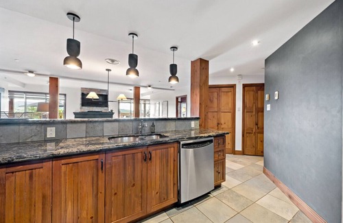 Mont-Tremblant Apartment | Private Hot Tub & Huge Terrace at ALTITUDE 170-2