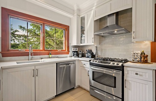 Mont-Tremblant Apartment | Exquisite Panache 638: Pet-Friendly Oceanfront Retreat