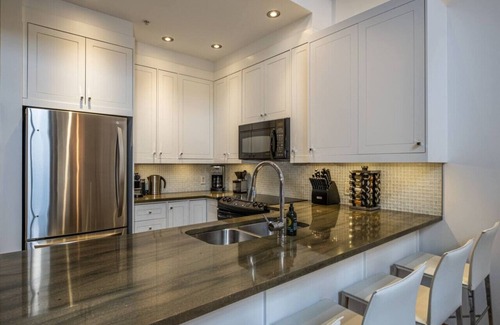 Versant Soleil Apartment | Étoile Du Matin: Tranquil Escape with Oceanfront Views