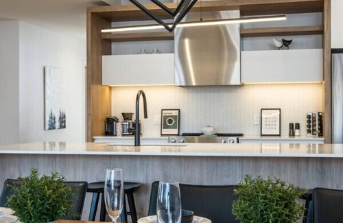Mont-Tremblant Apartment | Experience Verbier 4-105 L'Oiseau: Top-Rated Hotel Retreat