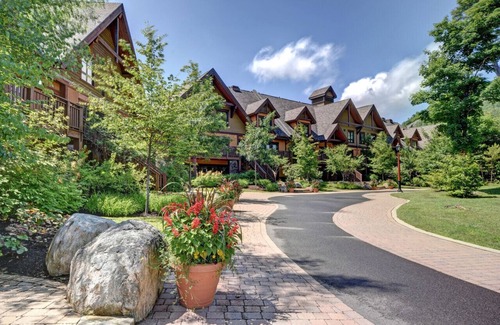 Versant Soleil Apartment | ÉTOILE 1510-4: Slope-Side Condo with Pool & Spa Amenities