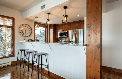 Mont-Tremblant Apartment | Altitude 170-5: Breathtaking Views & Prime Location