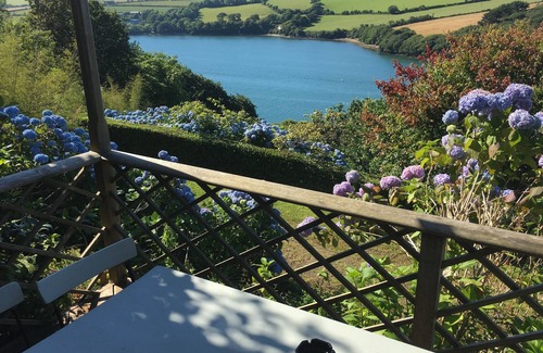Helford Apartment | Tremerlin: Idyllic Waterside Artists' Retreat with Ocean Views