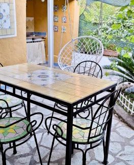 Fiumicello Santa Venere House | Oceanfront Retreat: TreMetriSopraAlMare with Breakfast
