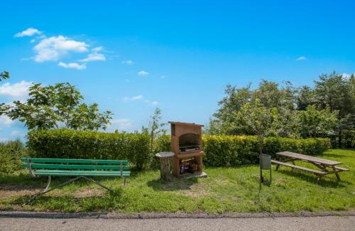 Tremosine Apartment | Scenic Lake View Retreat in Tremosine - Family & Pet Friendly