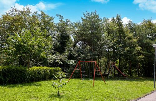 Tremosine Apartment | Scenic Lake View Retreat in Tremosine - Family & Pet Friendly