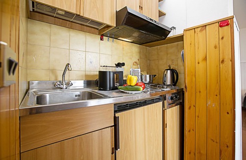 Tremosine Apartment | Discover Tremosine: Scenic Lake View with Family-Friendly Amenities
