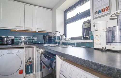 Egloshayle House | Pet-Friendly Treant View Cottage with Oceanfront Bliss