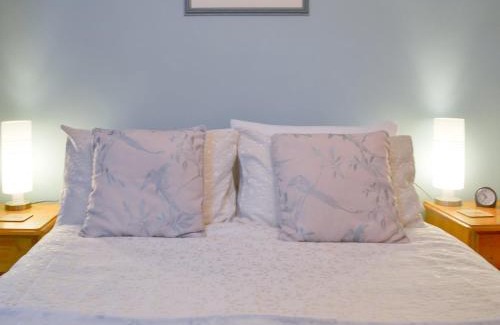 Mount House | Trenay Barns Cottage: Pet-Friendly Retreat with 10/10 Reviews