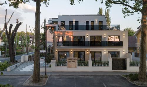 Siofok Aranypart Hotel | Explore Trend Deluxe Siófok: Family-Friendly Getaway!