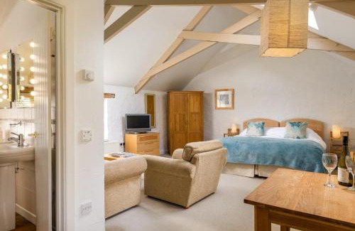 Pelynt Bed & Breakfast | Experience Trenderway Farm: 5-Star Pet-Friendly Retreat