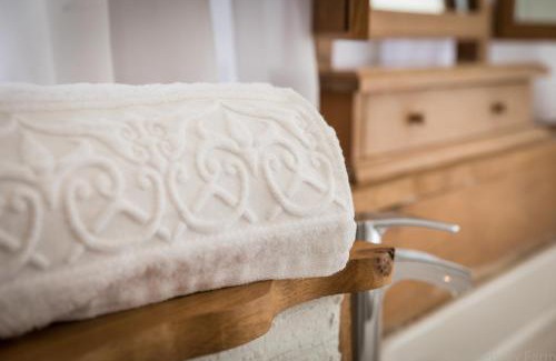 Pelynt Bed & Breakfast | Experience Trenderway Farm: 5-Star Pet-Friendly Retreat