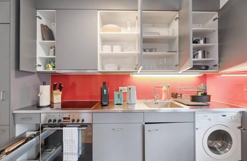 Old Town Apartment | Trendy 1 Bedroom Flat with Lake View in Town Center