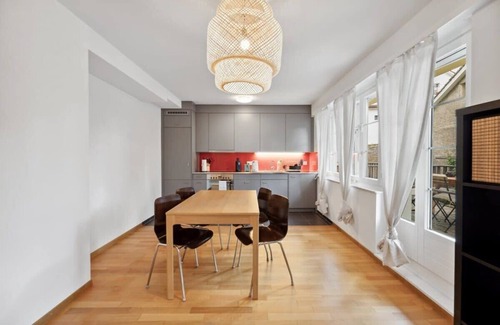 Old Town Apartment | Trendy 1 Bedroom Flat with Lake View in Town Center