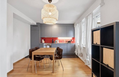 Old Town Apartment | Trendy 1 Bedroom Flat with Lake View in Town Center