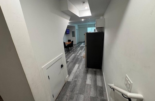West Philadelphia Apartment | Inviting Home with Pet-Friendly Amenities and Breakfast
