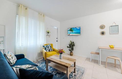 East Little Havana Apartment | Stylishly Decorated Miami 1 Bedroom Apartment for Families