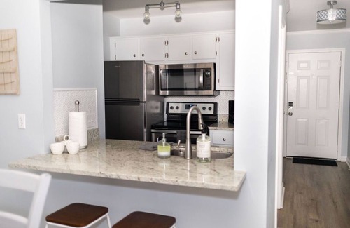 Athens Condo | Trendy 2 BR Condo on S. Milledge - Top Rated & Family-Friendly!