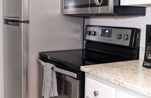 Athens Condo | Trendy 2 BR Condo on S. Milledge - Top Rated & Family-Friendly!