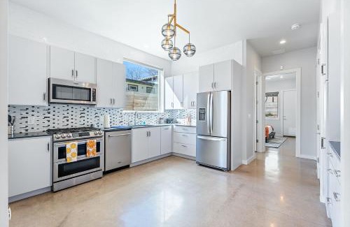 South Manchaca House | Trendy 3 bedroom in South Austin Pet Friendly