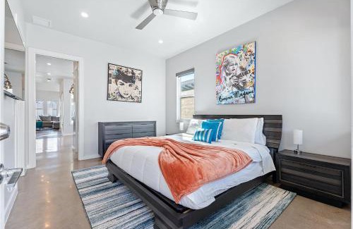 South Manchaca House | Trendy 3 bedroom in South Austin Pet Friendly