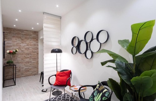 Borgo Roma Apartment | Trendy 3 Bedrooms Apartment - Guest Rated: 10/10