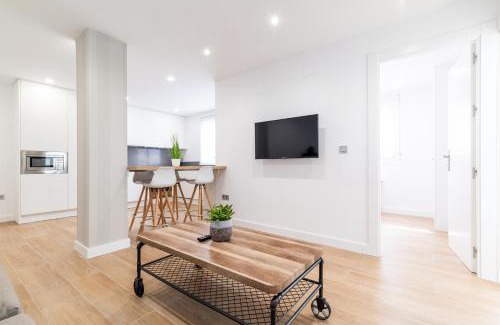 Camino de Ronda Apartment | Bright and Trendy Apartment for Family-Friendly Stays