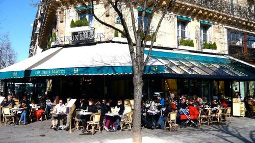 6th Arrondissement Apartment | Chic Retreat in Saint-Germain des Prés with Pet-Friendly Perks