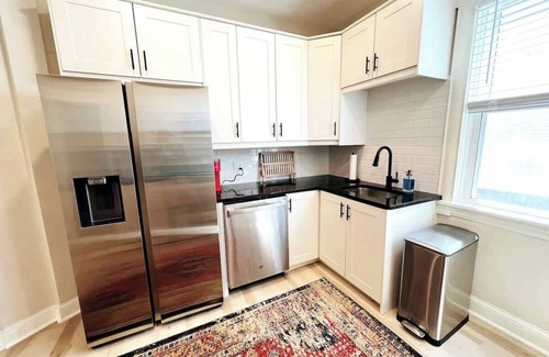 Lyn-Lake Apartment | Stylish 3BR Uptown Duplex with Balcony Near Attractions