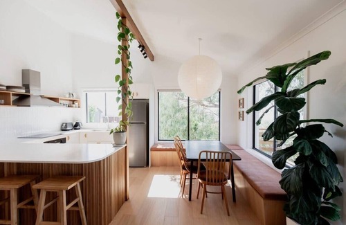 West Hobart Apartment | Trendy apartment in the heart of West Hobart