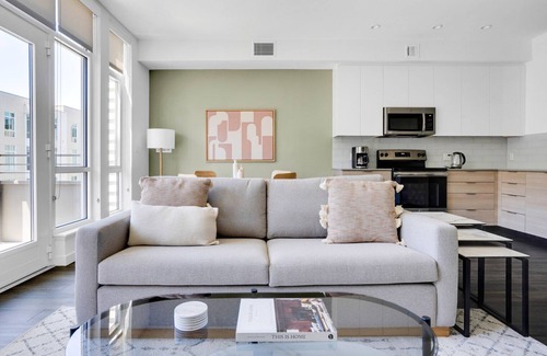 Southwest Berkeley Apartment | Trendy Berkeley 1BR with Gym, Roof Deck & Kitchen Access