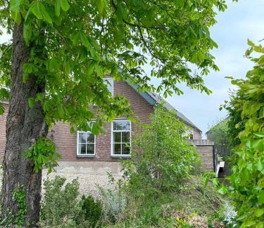 Rijnsaterwoude House | Trendy Boutique Apartment Near Amsterdam with Breakfast & Pets