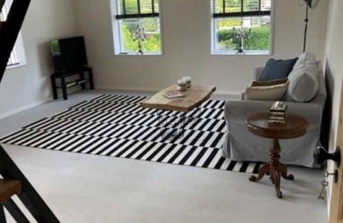 Rijnsaterwoude Apartment | Trendy Boutique Apartment with Spa Near Amsterdam