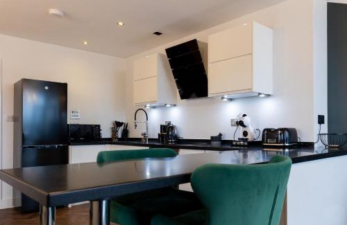 Cardiff City Centre Apartment | Trendy City Centre Apartment with Free Parking & High Ratings