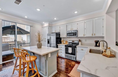 Aliso Viejo House | Stylish Coastal Townhome with Ocean View & Pool Access