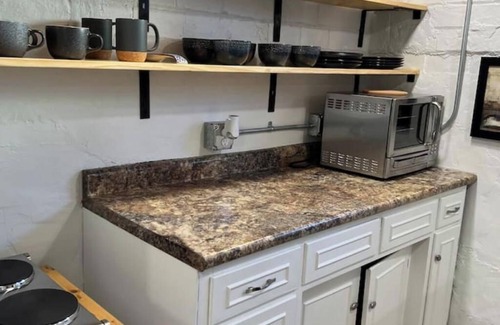 Willmar Apartment | Trendy Craftsman’s Studio! Firepit- laundry