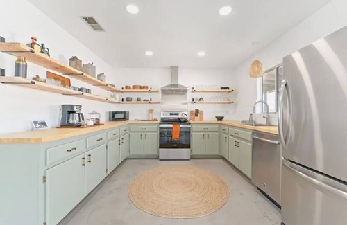 Yucca Valley House | Trendy Desert Retreat with Ocean Views and Breakfast Included