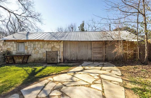 Blackshear-Prospect Hill House | Trendy East Austin bungalow with cowboy pool/extended stay