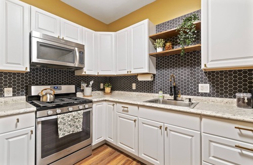 Olde Richmond House | Modern Home in Trendy Fishtown with Pool & Spa