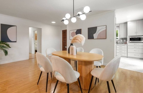 The Plaza House | Trendy Retreat with Hot Tub, Mini Golf & Close to Disney