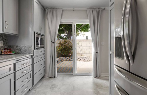 The Plaza House | Trendy Retreat with Hot Tub, Mini Golf & Close to Disney