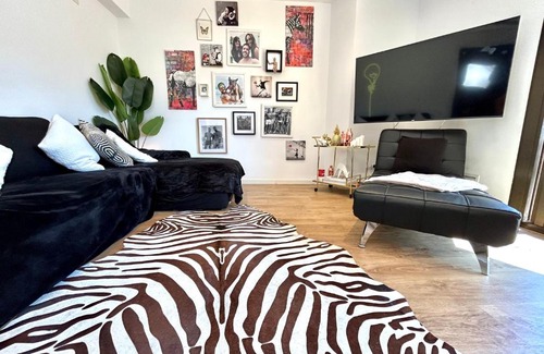 El Camp de l'Arpa del Clot Apartment | Stylish Apartment Near Sagrada Familia & Park Guell