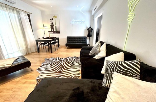 El Camp de l'Arpa del Clot Apartment | Stylish Apartment Near Sagrada Familia & Park Guell