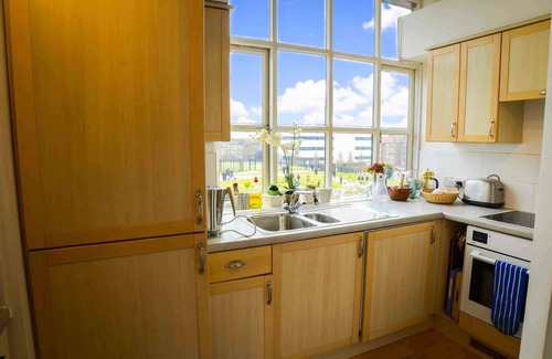 Shacklewell Apartment | Modern Dalston Loft with Parking, Wifi & Great Amenities