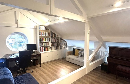 Shacklewell Apartment | Modern Dalston Loft with Parking, Wifi & Great Amenities